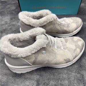 Bzees Golden Gray Camo Cloud Nine Ankle Boot, only worn once! Women’s 7.5.